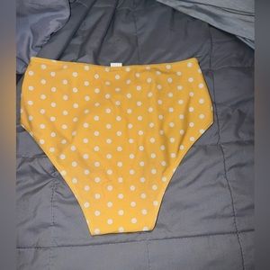 size medium bikini bottoms super cute!
